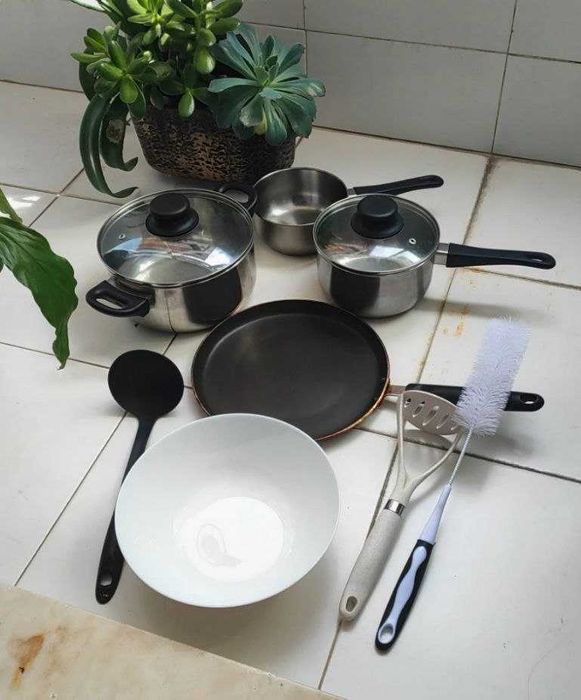 Utensílios de cozinha usados – 8 peças / Used kitchen utensil set