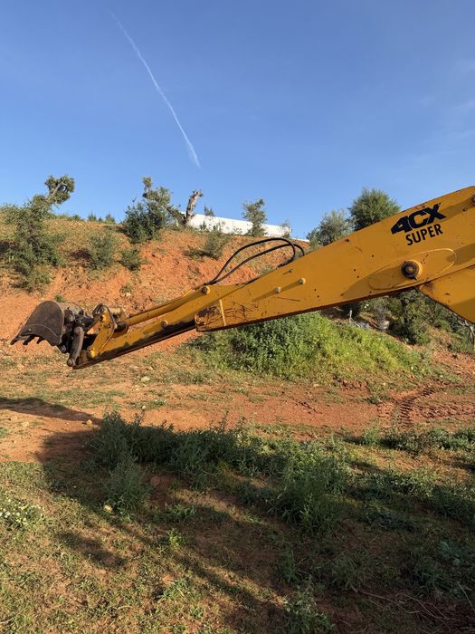 Jbc 4 cx 2001 com 7500 horas