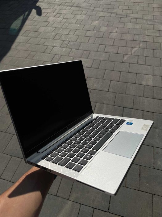 HP EliteBook 830 G8 — компактний бізнес-ноутбук для роботи та навчання. В наявності 100 штук.