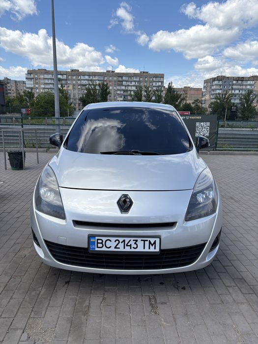 Renault grand csenic