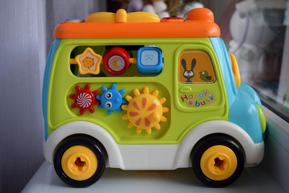 Машинка-каталка музична