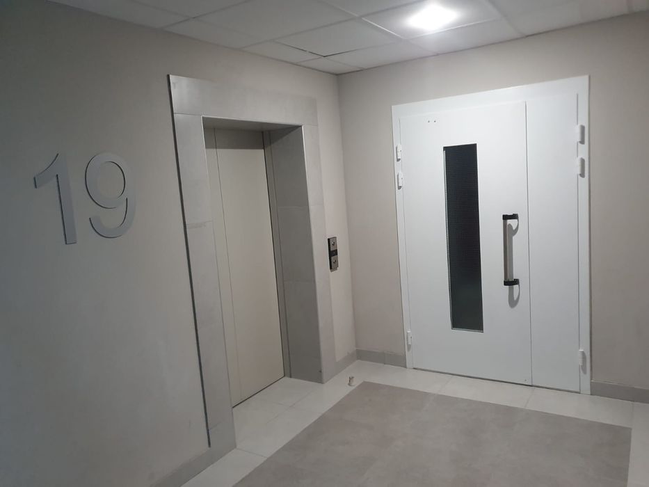 Продам 1 квартиру  жк.Жаботинского 54 а Альтаир 3