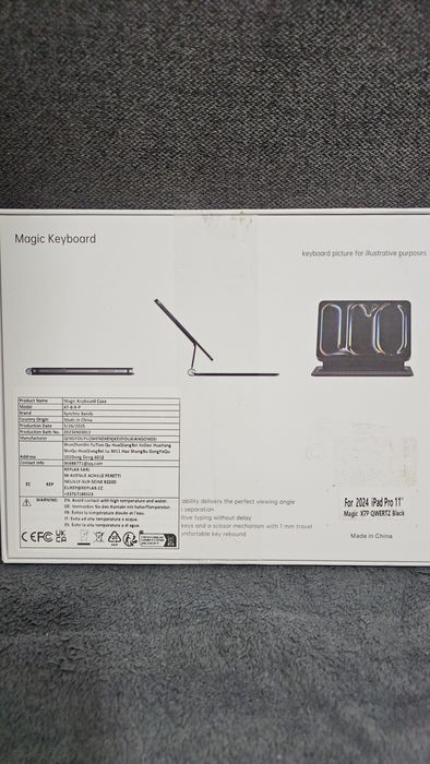Чохол-клавіатура Magic Keyboard для iPad Pro 11" M4 (2024) з тачпадом, QWERTZ