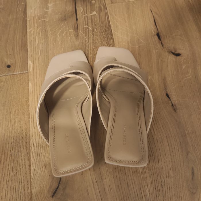 Klapki Reserved skóra naturalna