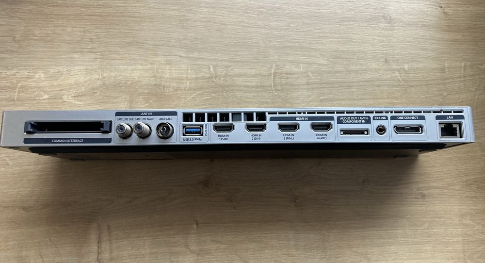 One Connect BOX do Samsung JS9000
