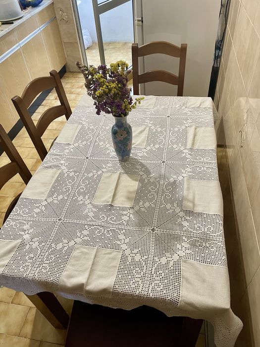 Lindissima toalha em linho e renda