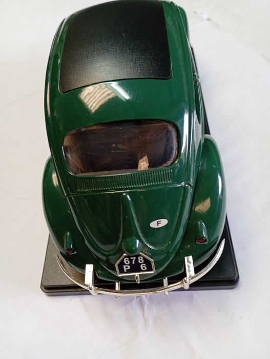 Linda miniatura escala1/17 carocha