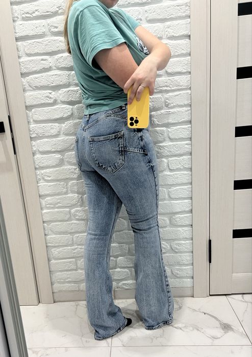 Джинси прямі, кльош; Bershka; River Island