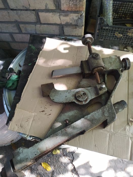 Люнет шлифовального станка