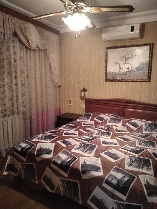 Продается пол дома в районе метро Киевская(10 мин,пешком)