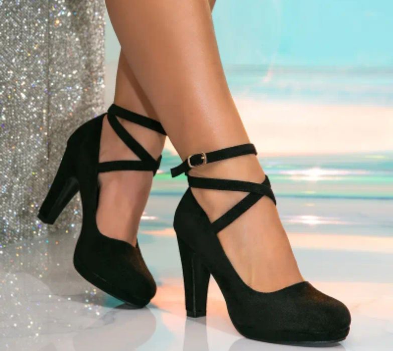 Красивые замшевые туфли