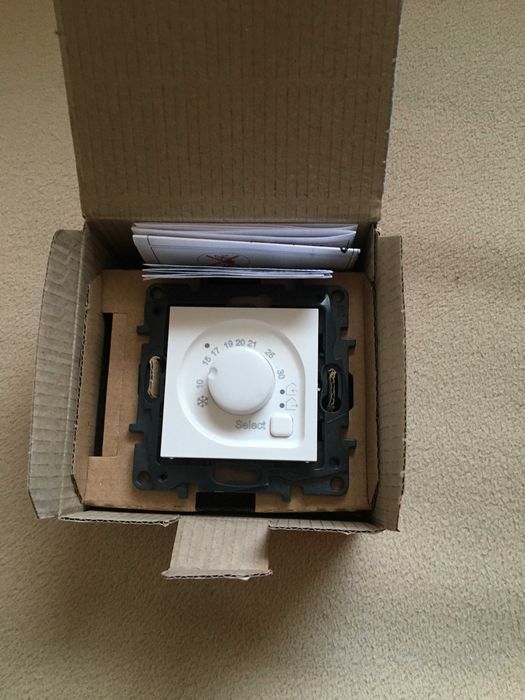 Termostat pokojowy elektroniczny Legrand Niloe STEP (863141)