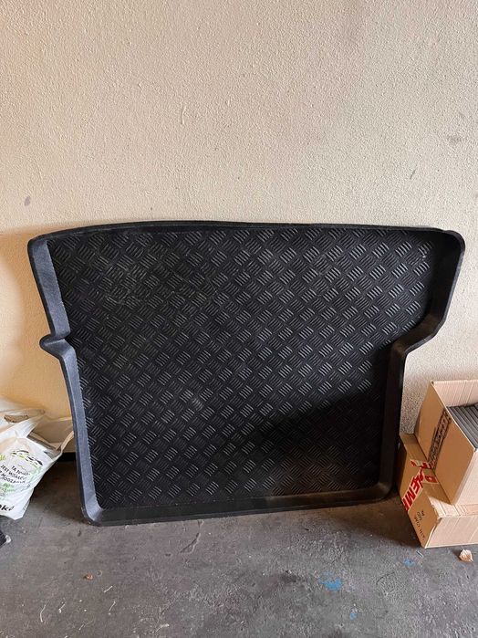 Mata do bagażnika BMW E83