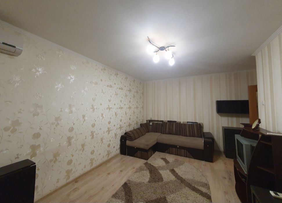 Продам 1-к.квартиру, Роганская 132, с техникой и мебельюй