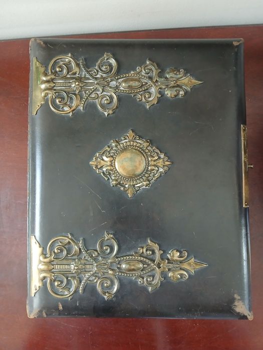 Przedwojenny album na fotografie zdjęcia oprawiony w skórę