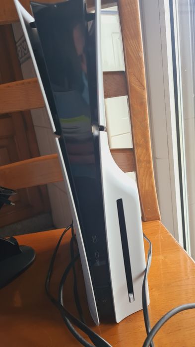 PS5 Slim 1TB + comando + jogo – Excelente estado