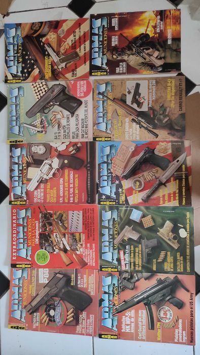 Lote 38 Revistas sobre Armas e Munições
