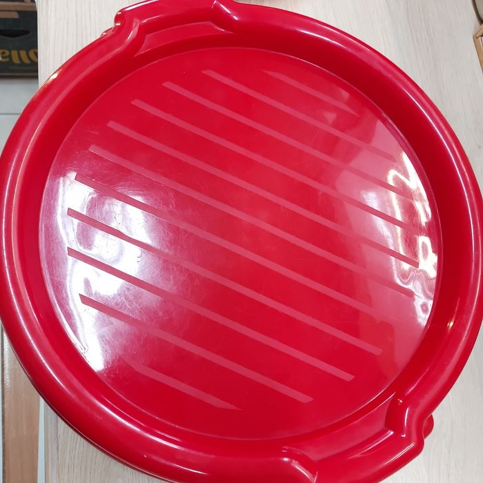 Sprzedam tace plastikowe barowe czerwone