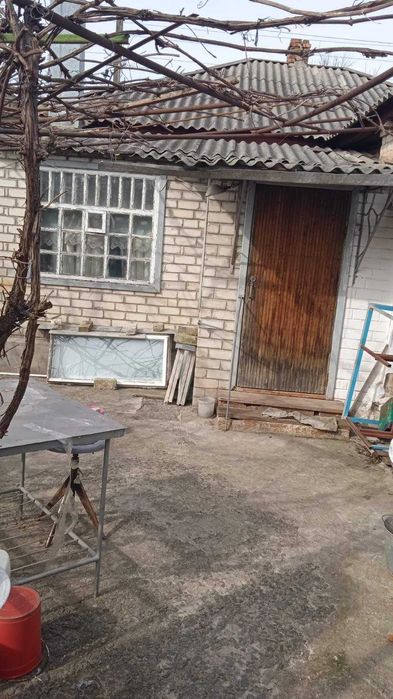 Продається двоповерховий будинок.