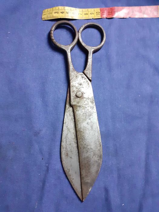 Tesoura Medieval em Ferro