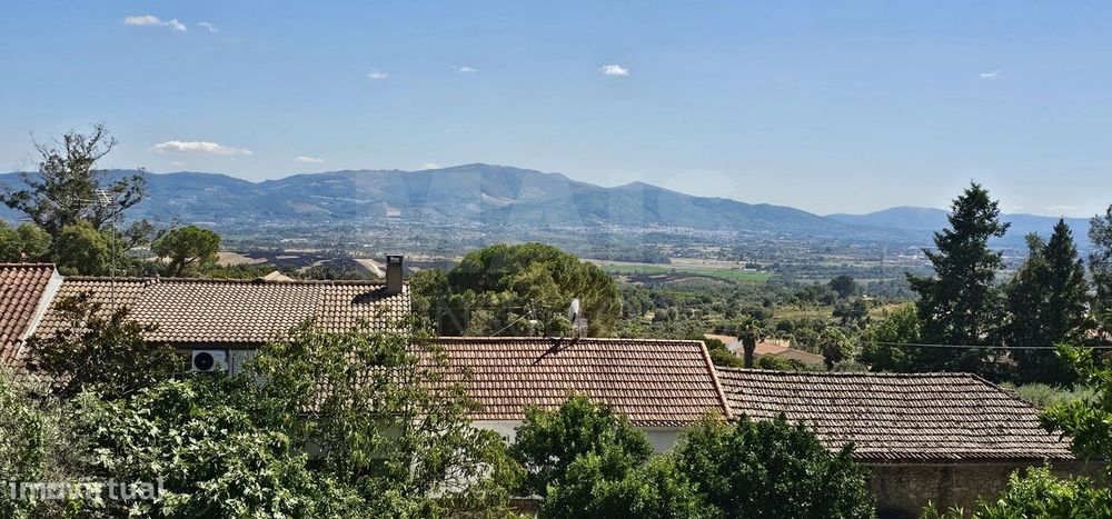 Moradia 2 Pisos centro Peroviseu c/ Terreno 500m2 e Garagem
