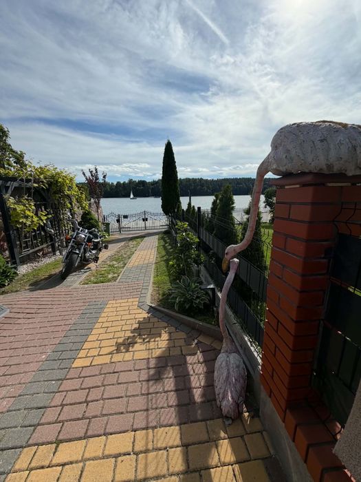 Domek DOSŁOWNIE nad wodą – Mikołajki, Promenada