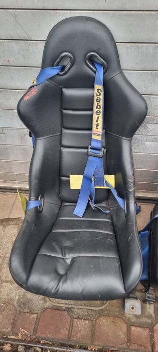 Fotele kubełkowe z pasami  Nissan Patrol