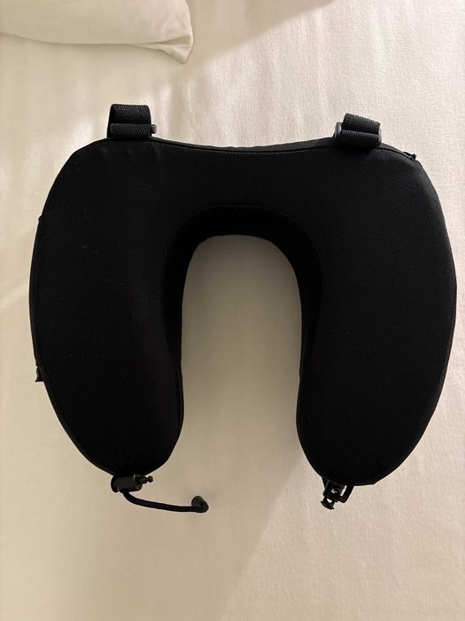 Travel neck pillow