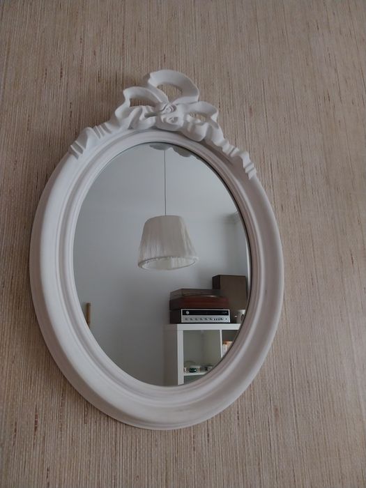 Espelho oval branco