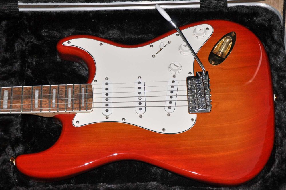 Fender Squier 40th Anniversary Strat SSB Limited Edition.