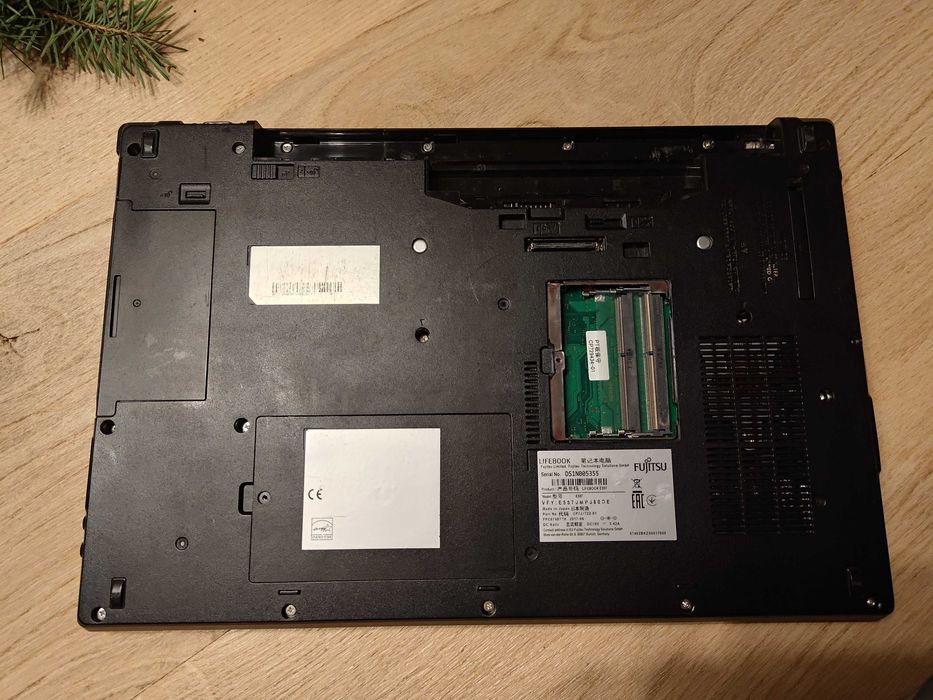 Fujitsu Lifebook E557 i5 7th