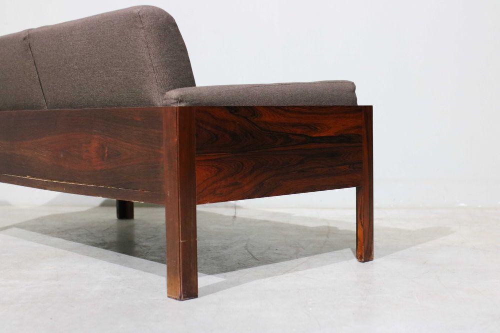 Sofá vintage em pau santo