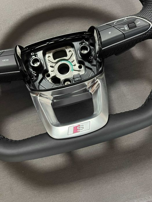 Руль ОРИГИНАЛ от AUDI SQ 8 новый