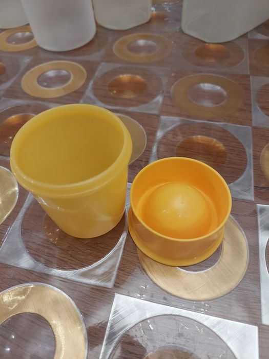 Компактуси та посуд Tupperware