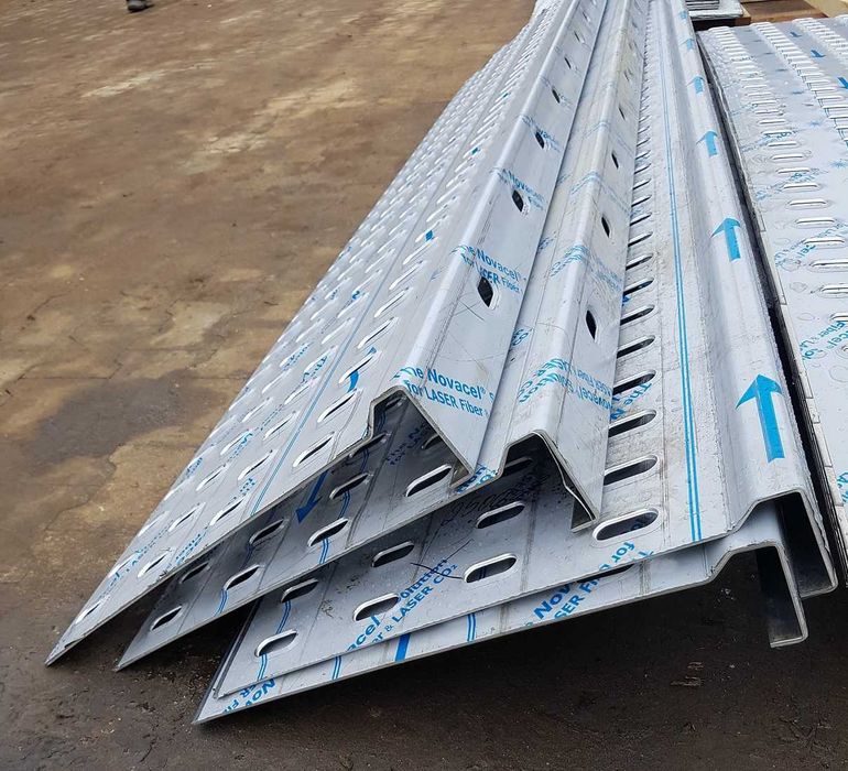 Blacha aluminiowa - panel aluminiowy. Laweta , auto - laweta .