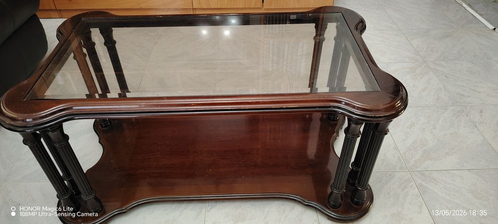 Mobília de sala estante, mesa e sofá. Somente a estante é para venda