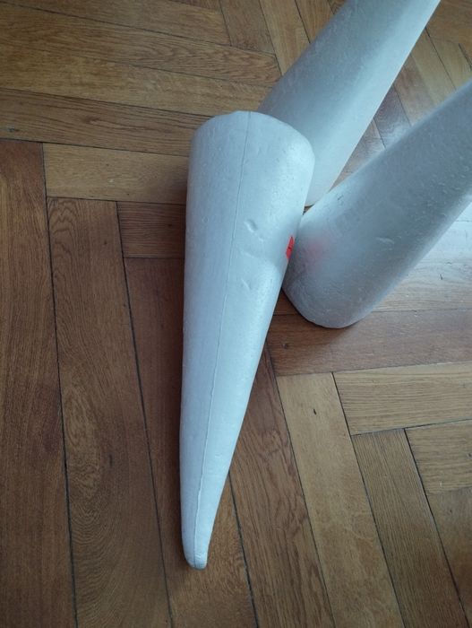 Styropianowy stożek