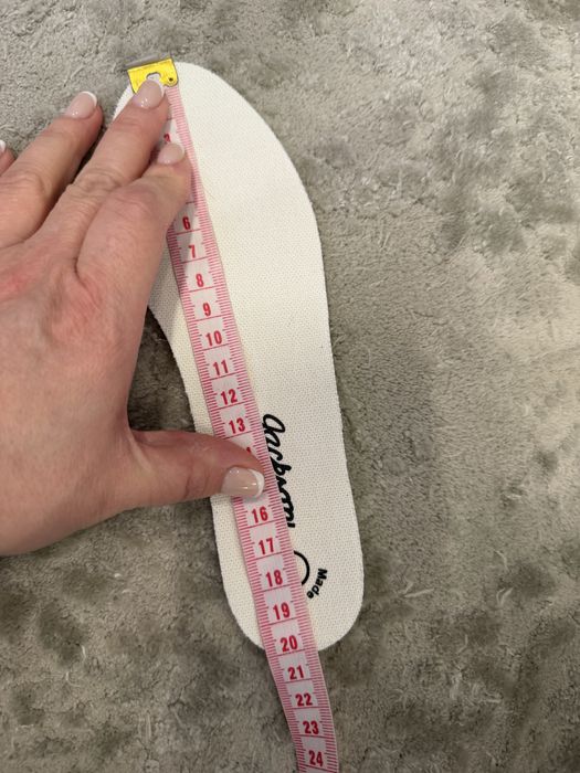 Продам коньки новые