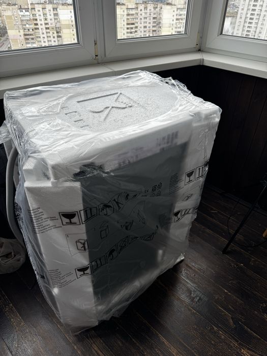 Посудомийна машина HOTPOINT LSTB6B00 EU