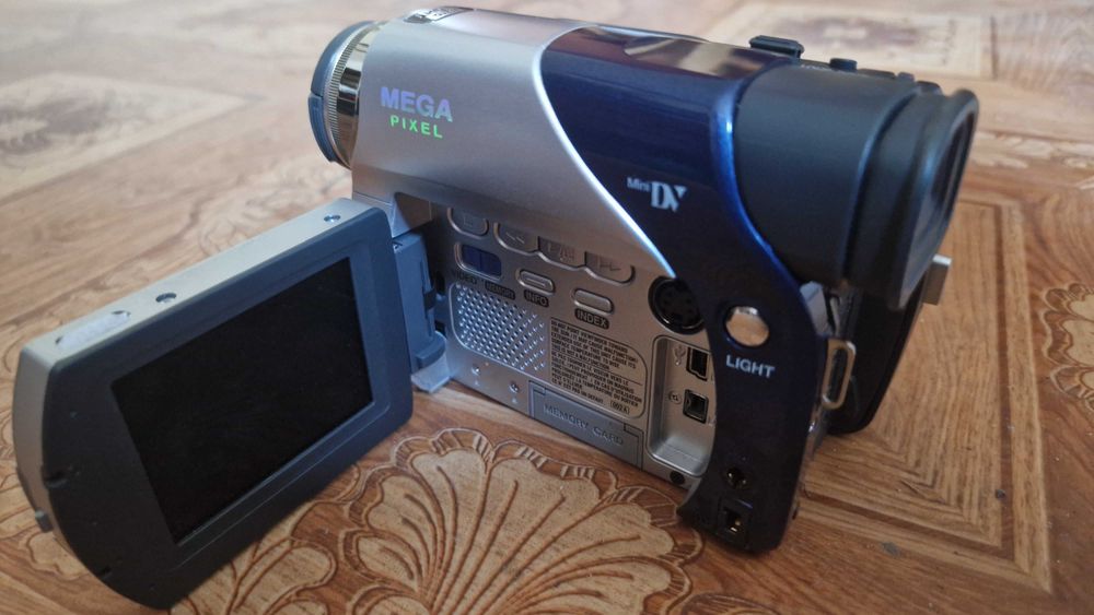 Видеокамера фирмы JVC