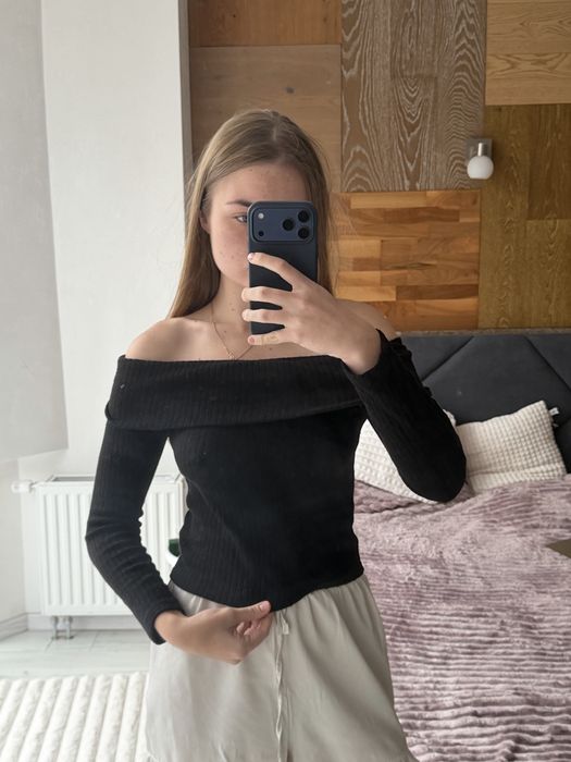 кофтинка зі спущеними плечима Stradivarius