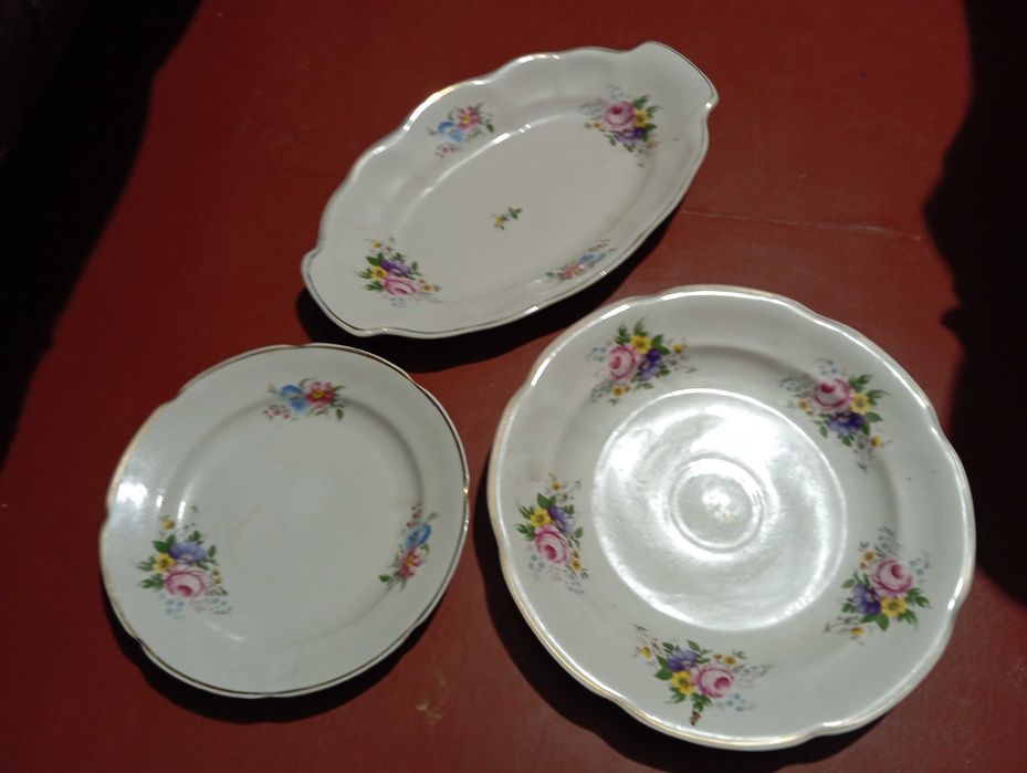 Набір з трьох тарілок