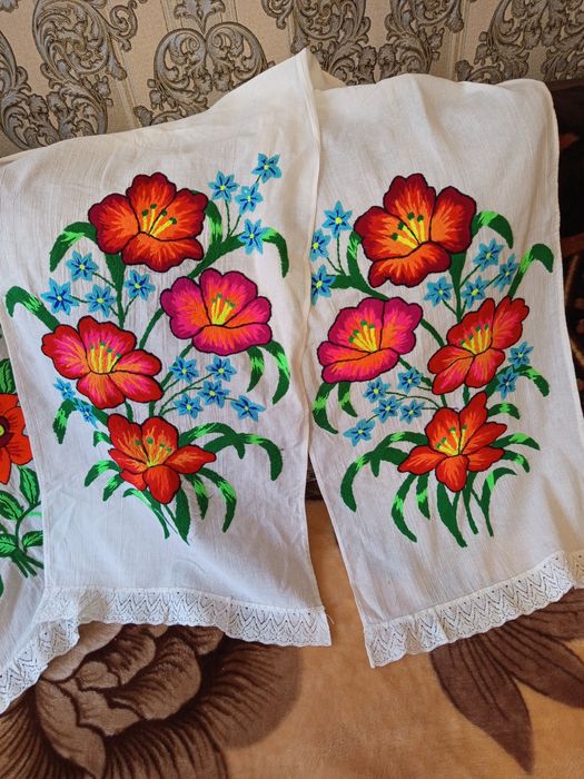 Рушники, вишиті гладдю