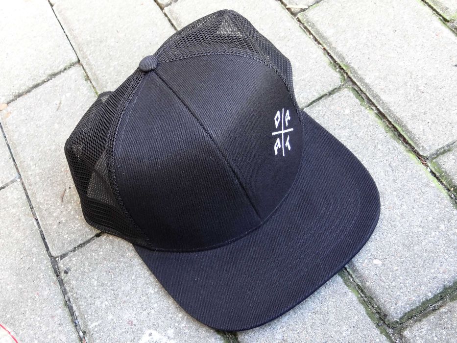 Czapka z daszkiem DARTMOOR trucker czarna regulowana