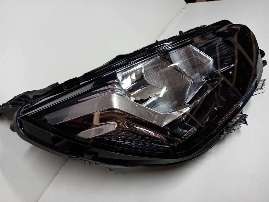 Фара Фары Пежо PEUGEOT 208 II 19- правая Новая