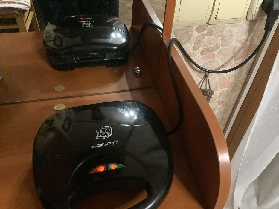 Бутербродниця електрична Clatronic st3477