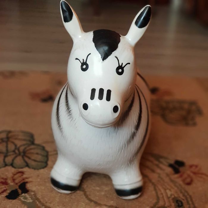 Стрибун гумовий, конячка