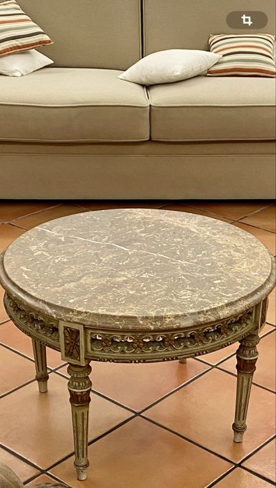 Mesa de apoio com pedra marmore