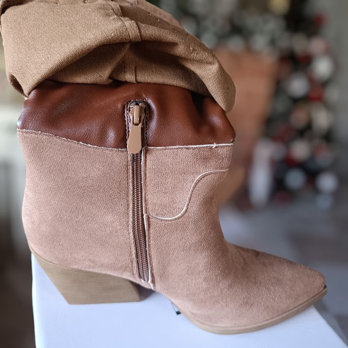 Texana camel n 40 com tachas cravadas , 
 Nunca usada com caixa origin