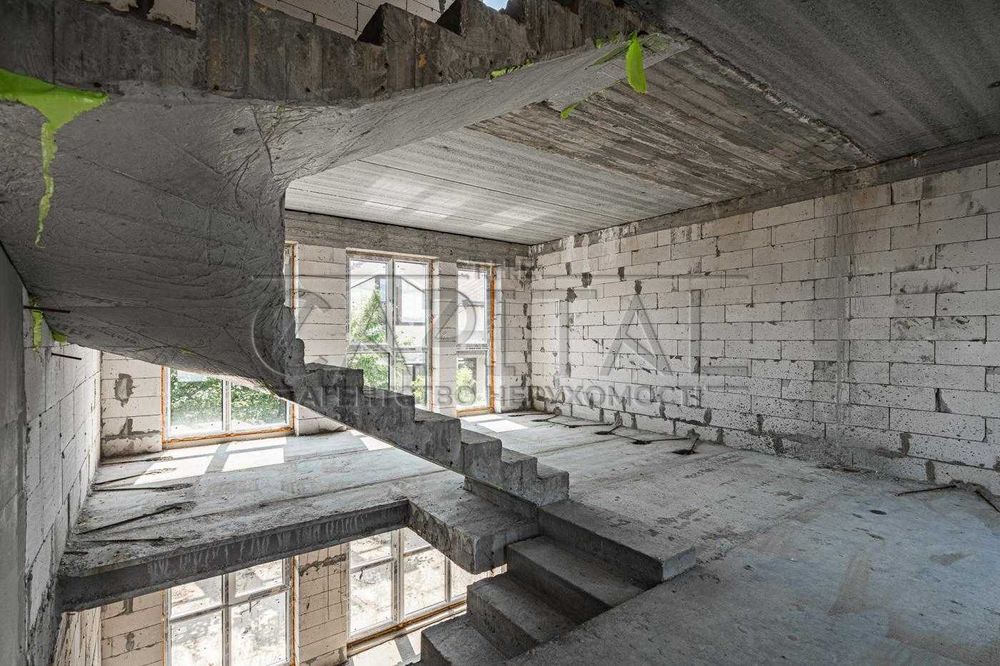 Продаж будинку Осокорки з виходом до озера